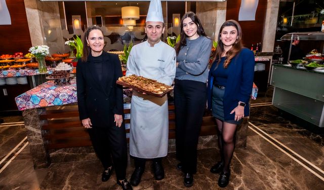 Beş yıldızlı otelde Hacivat Karagöz'lü iftar sofrası