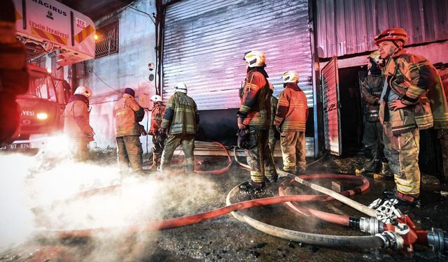 Buca’da mobilya atölyesinde yangın alarmı!