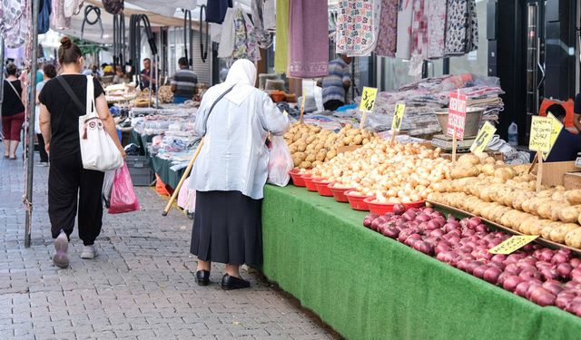 İBB’den emeklilere pazar desteği: 20 bin emekliye 200 milyon liralık destek