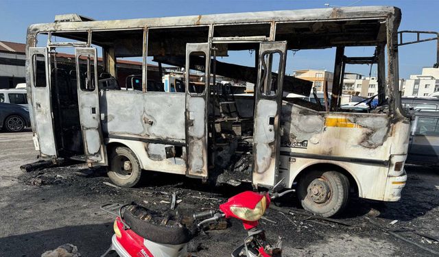 Çiğli’de yanan midibüste korkunç olay: 16 yaşındaki çocuk hayatını kaybetti