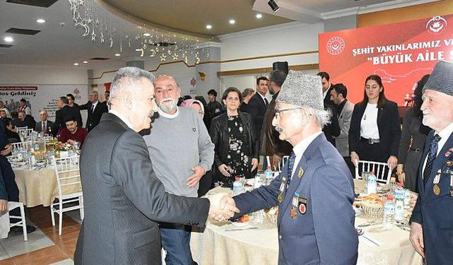 İzmir'de Vali Elban ilk iftarı şehit yakınları ve gazilerle yaptı