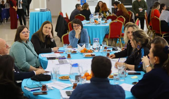 Karabağlar'da iklim seferberliği: Dirençli bir kent için ortak akıl masaya yatırıldı