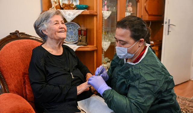 Bornova’da yaşlı ve engellilere evde şefkat eli