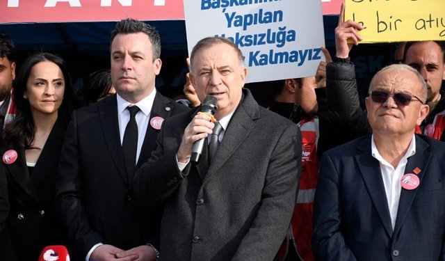 Kuşadası’nda tek ses: CHP örgütünden Ömer Günel için dayanışma nöbeti