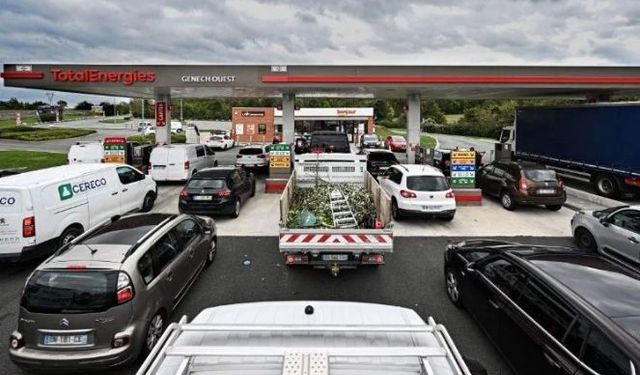 Ucuz benzin için ülke değiştiriyorlar