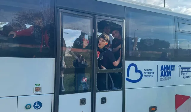 Uşak deplasmanı dönüşü terör: Balıkesirspor taraftar otobüsüne taşlı saldırı