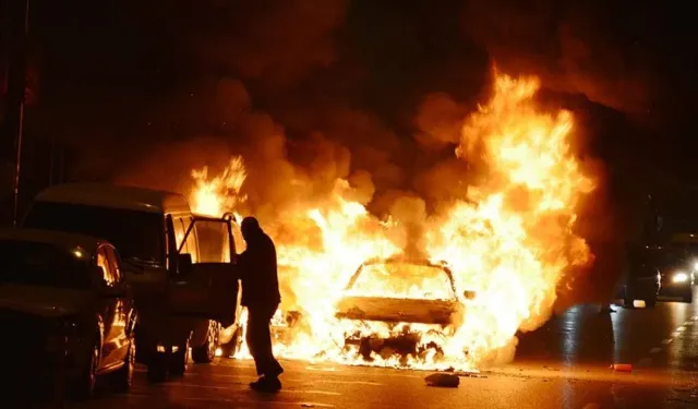 700 araç alev alev yandı