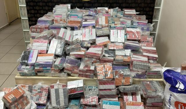 İzmir'de zehir tacirlerine ağır darbe: Lastiklerin içinden binlerce paket kaçak sigara çıktı