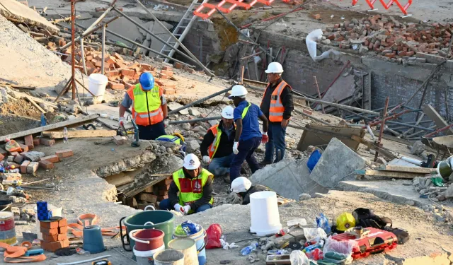 İş merkezi çöktü: Çok sayıda ölü var