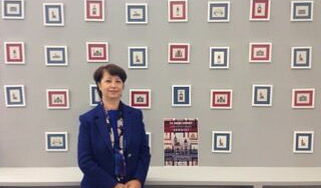 Ünlü tabloları kanaviçe ile işledi