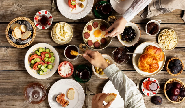 Sahurda mideyi rahatlatan besinler: Gün boyu konforlu bir oruç için uzmanlardan öneriler