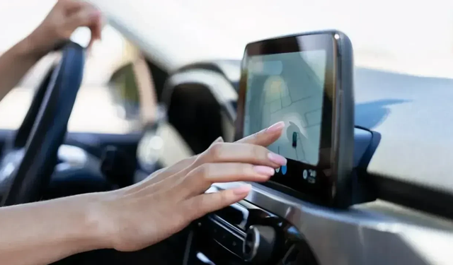 Araçlarda multimedya cezası olacak mı? Bakan Çiftçi net konuştu