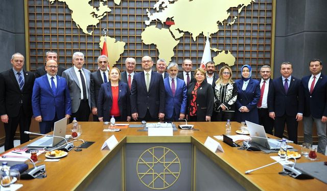 İzmirli 34 gazeteciye basın kartı