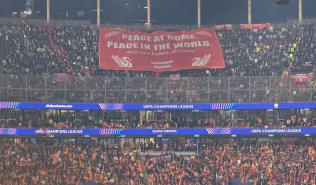 Liverpool taraftarından, Atatürk pankartı