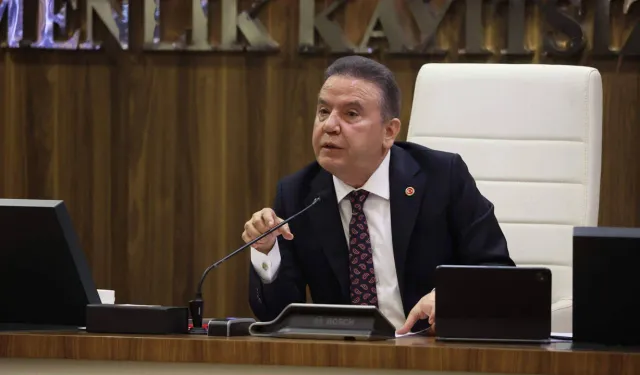 Muhittin Böcek’ten cezaevinden dikkat çeken mesaj: 'Düz duracağız, dik yürüyeceğiz'