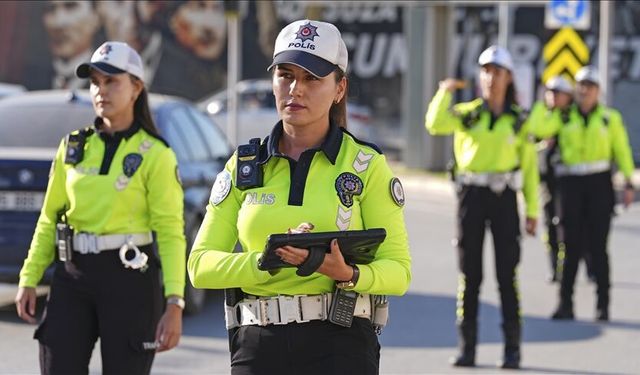 İzmir’de trafik denetimlerinde çarpıcı tablo: Bir haftada 30 bine yakın ceza