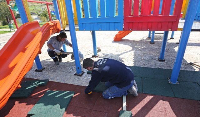 Karşıyaka’da parklar yenileniyor: Mahalle mahalle modern yaşam alanları oluşturuluyor