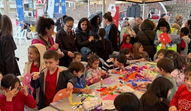 Bayram neşesi İzmir’in her köşesine yayılıyor