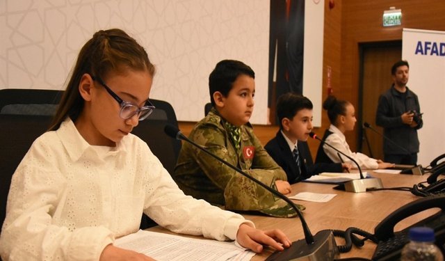 Kriz masasında bu kez çocuklar vardı