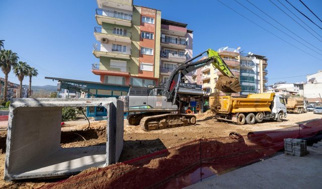 Kiraz'da taşkınlara neşter