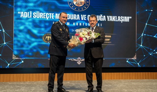 İzmir Adliyesi'nde Geleceğin Polislerine Tarihi Ders