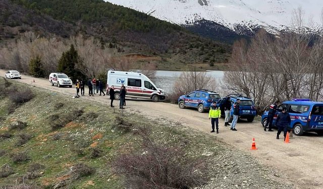 Gölette kimliği belirsiz kadın cesedi bulundu
