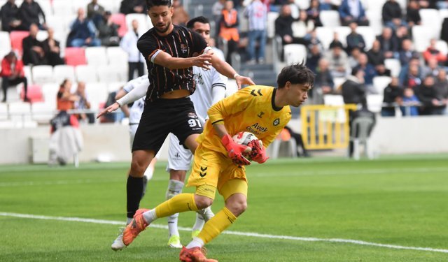 Altay'da Kalede Büyük Özveri: Ulaş İğneyle Sahaya Çıktı