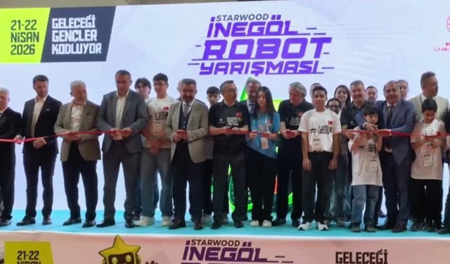 Bursa'da Genç Mucitlerin Robot Yarışı Nefesleri Kesti
