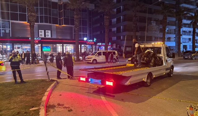 Karşıyaka’da feci kaza: Genç motosikletli hayatını kaybetti