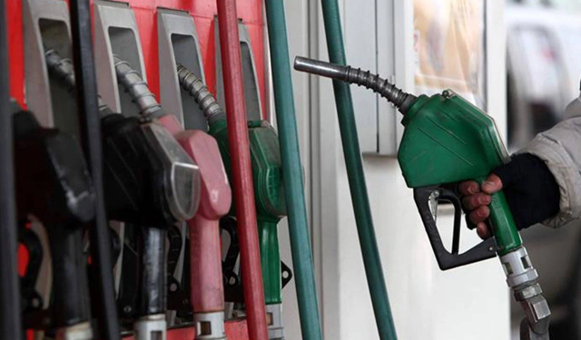 Akaryakıtta dalga dalga değişim: Motorine zam geldi, indirim kapıda