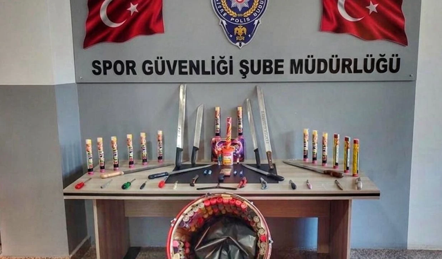 Göztepe otobüsünde şok! Meşale ve bıçaklar ele geçirildi