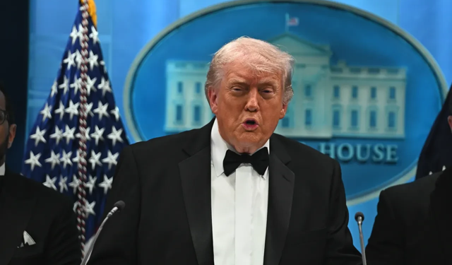 Trump’ın katıldığı gecede silah sesleri: ABD Başkanı apar topar tahliye edildi