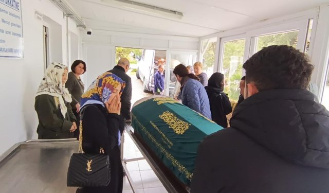 Mehmet Ali Erbil'in annesi İzmir'de son yolculuğuna uğurlandı