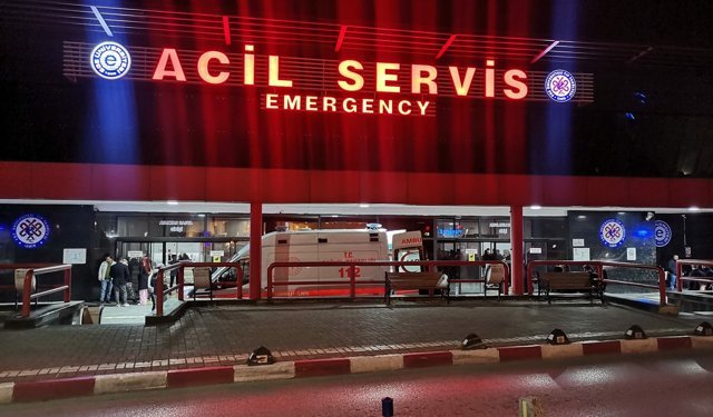 Parkta dehşet! Minik Samet rastgele savrulan bıçağın hedefi oldu