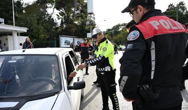 İzmir'de dev operasyon: Bir haftada yaklaşık bin firari yakalandı