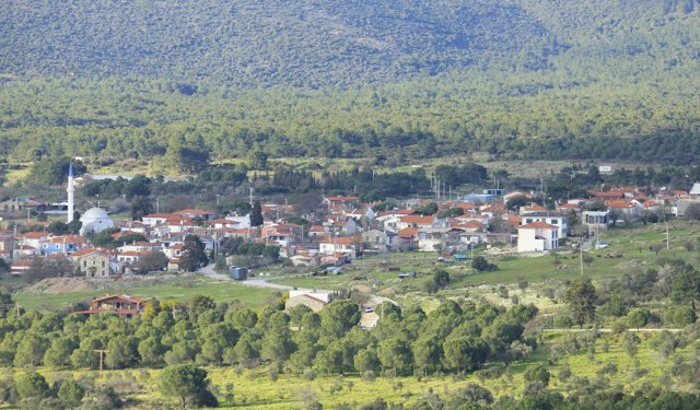 Barbaros'ta köylü kentli iç içe yaşıyor