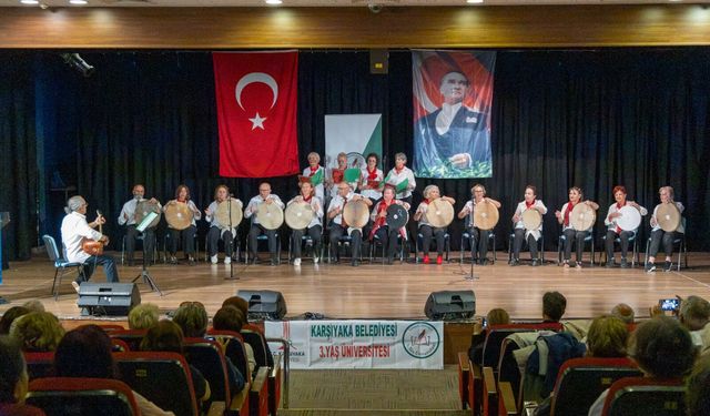Karşıyaka 3. Yaş Üniversitesi’nde yıl sonu coşkusu