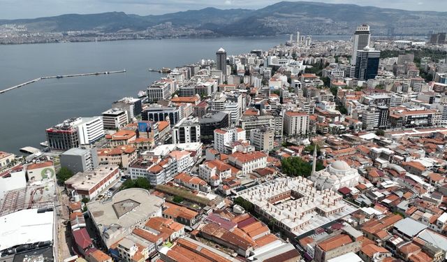 Kentsel dönüşümde güvenin simgesi oldu: "İzmir Yenileniyor" platformu resmi olarak tescillendi