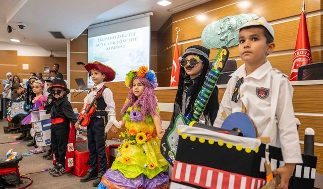 Bornova’da 'Mavi' dönüşüm: Minikler su için sahneye çıktı