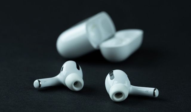 Apple’dan Dev Adım: Kameralı AirPods Testlerde Sona Yaklaştı