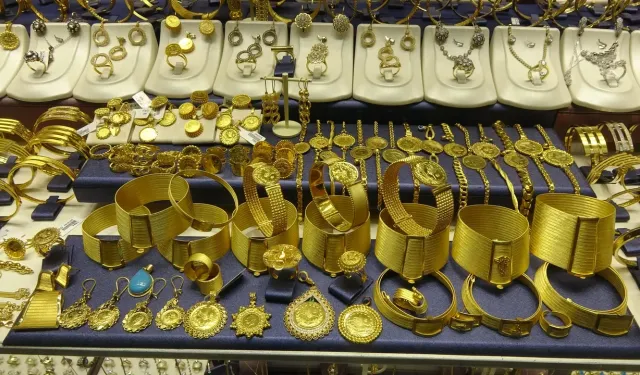 Gram ve çeyrek altın güne düşüşle başladı