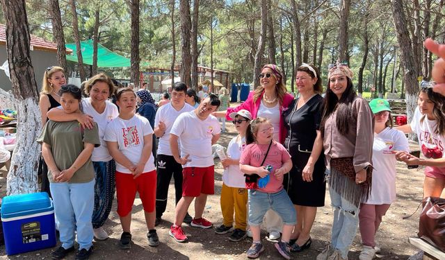 İzmir’de özel çocuklardan renkli mesaj: "Biz toplumda var olmayı seçiyoruz"