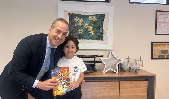 Uzay Kaan İnce’den Yiğit Tatış’a imzalı kitap