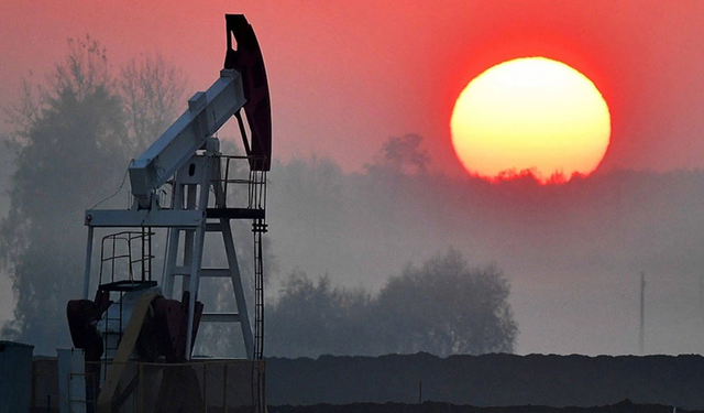 Petrolde Hürmüz alarmı: Trump’ın İran tehdidi piyasaları dalgalandırdı