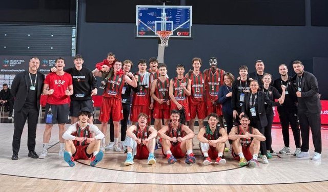İzmir basketbolunda dramatik tezat: Aslar can derdinde gençler şampiyonluk yolunda