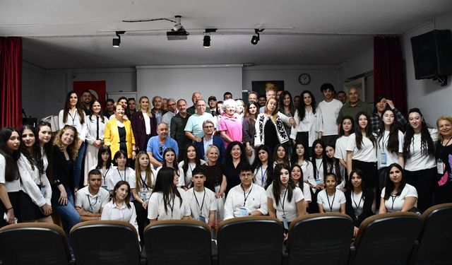 İzmir İnönü Anadolu Lisesi geleneksel bahar şenliği ve boyoz gününde yarım asırlık çınarları buluşturdu