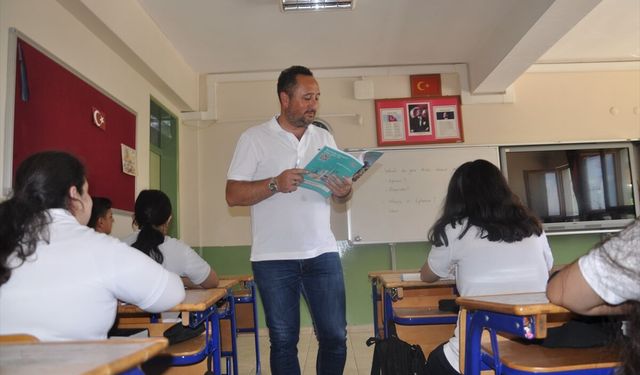 İngilizce öğretmeni, aile mirası Devrek bastonu yapımını atölyesinde yaşatıyor