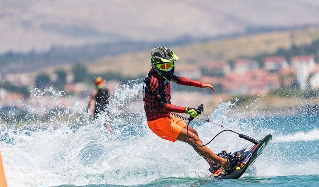 Dünya Motosurf Şampiyonası Çeşme’de start aldı