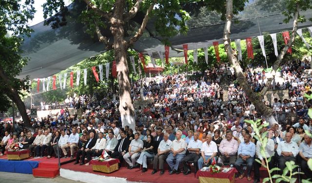 Ödemiş’in bereketli toprakları festivalle şenlendi: Bademli’de çifte gurur