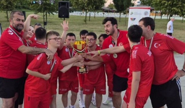 Macaristan'da dünya ikincisi olduk!